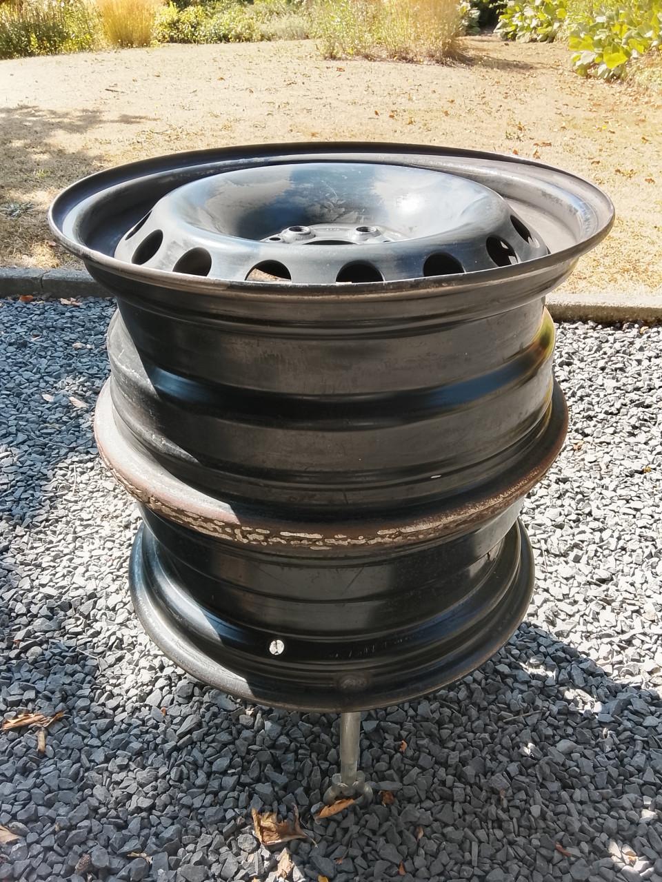 Vuurkorf/Cooker van 2 stalen velgen.