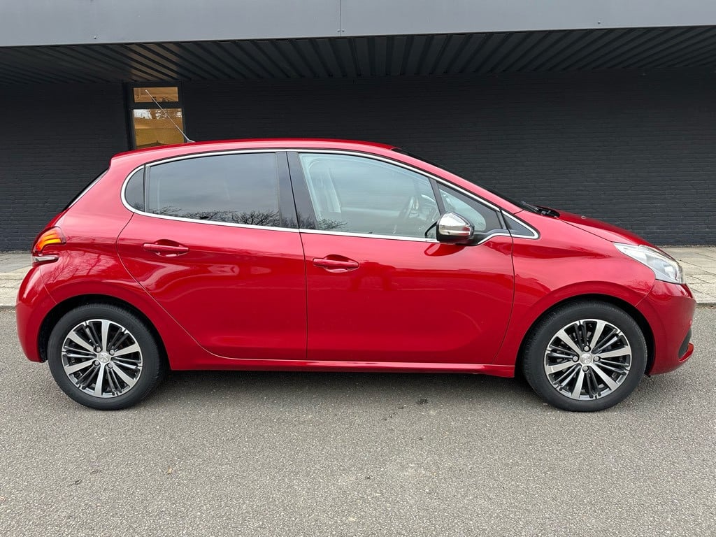 Peugeot 208 1.2t première // automaat //