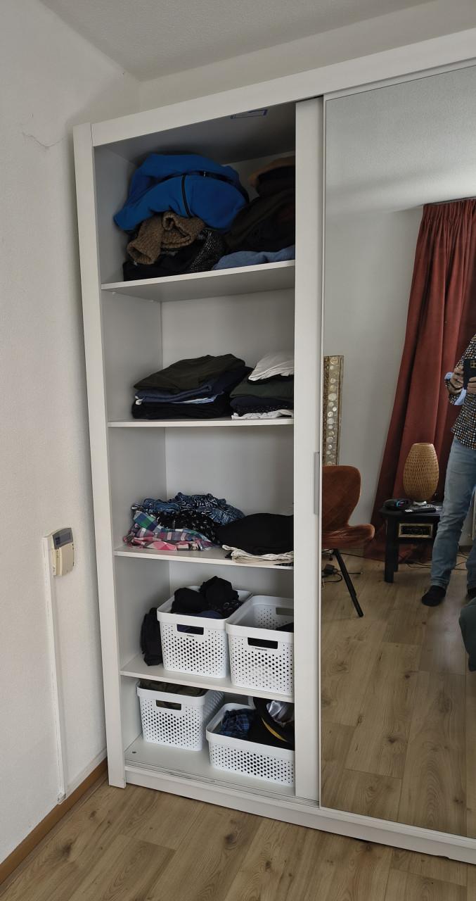 Extra hoge kledingkast