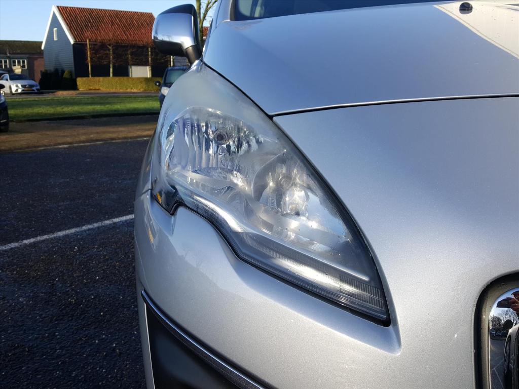 Peugeot 3008 style 1.2pt-130pk trekhaak | navigatie | cruise & climate cont