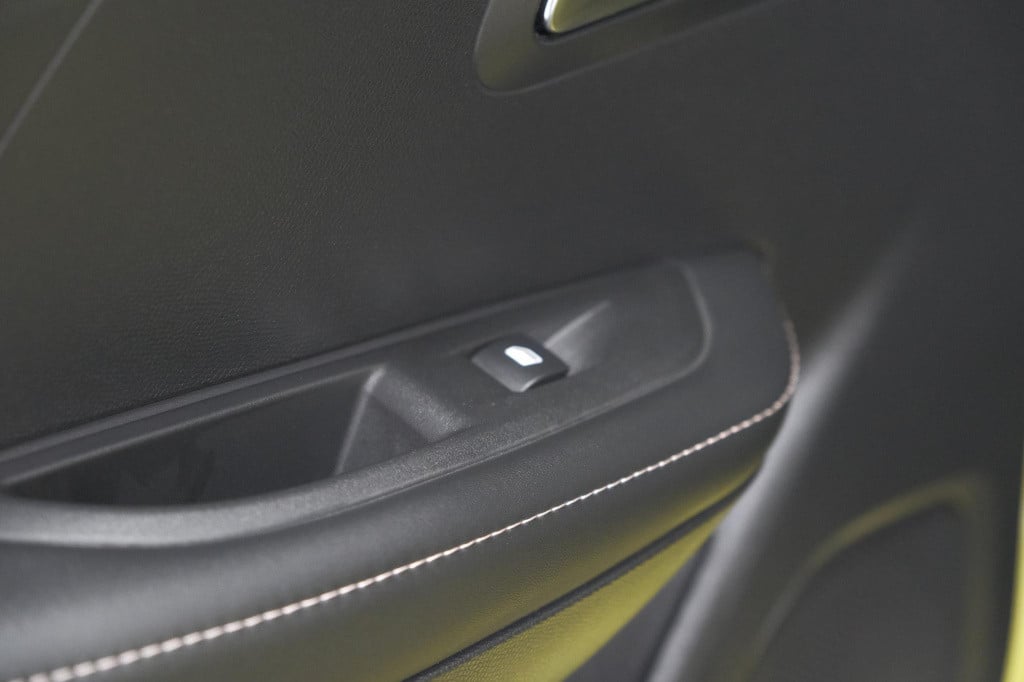 Peugeot 208 ev allure 50 kwh | stoelverwarming | apple carplay | parkeersen