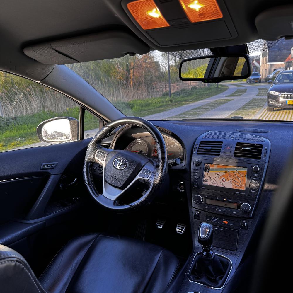 Toyota Avensis Wagon 1.8 Executive Business Leder Navi Camera 1e Eigenaar