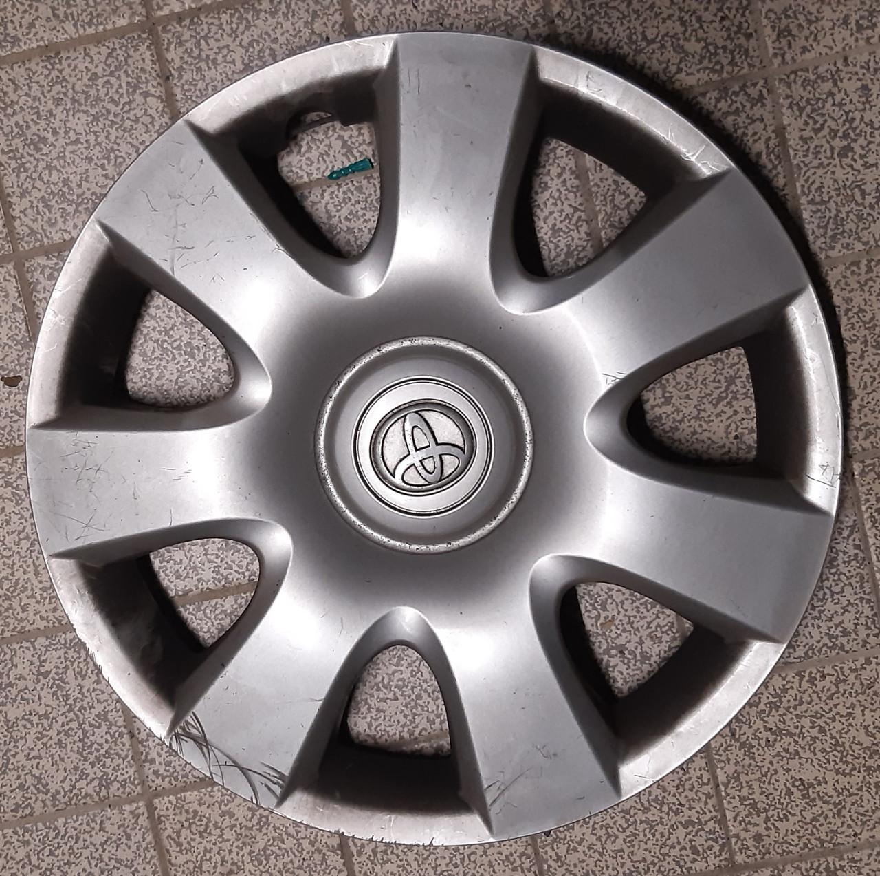 4 winterbanden op velg + wieldoppen (205/65/15)