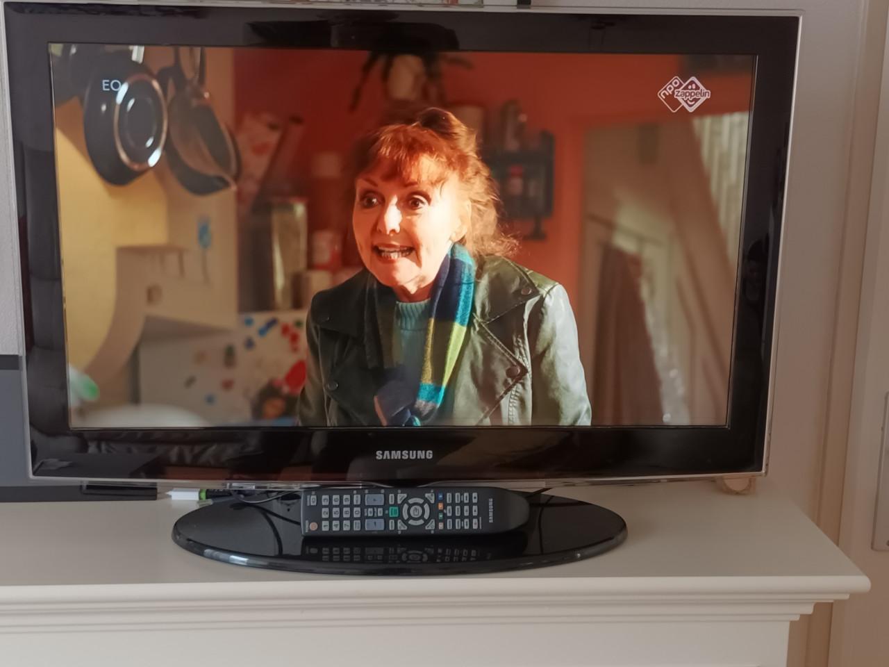 Samsung 32 inch. ( 82 cm ) LED TV, type LE32D450, geheel compleet