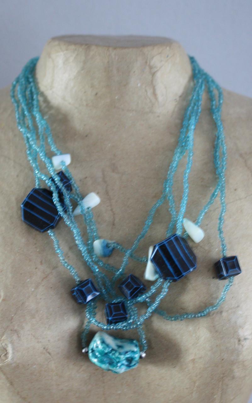 Ketting met blauwe stenen