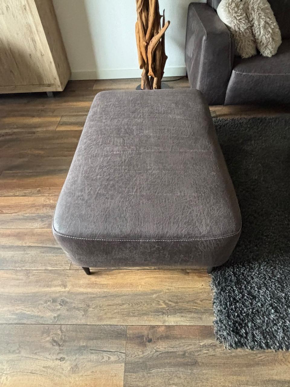 Hoekbank met hocker