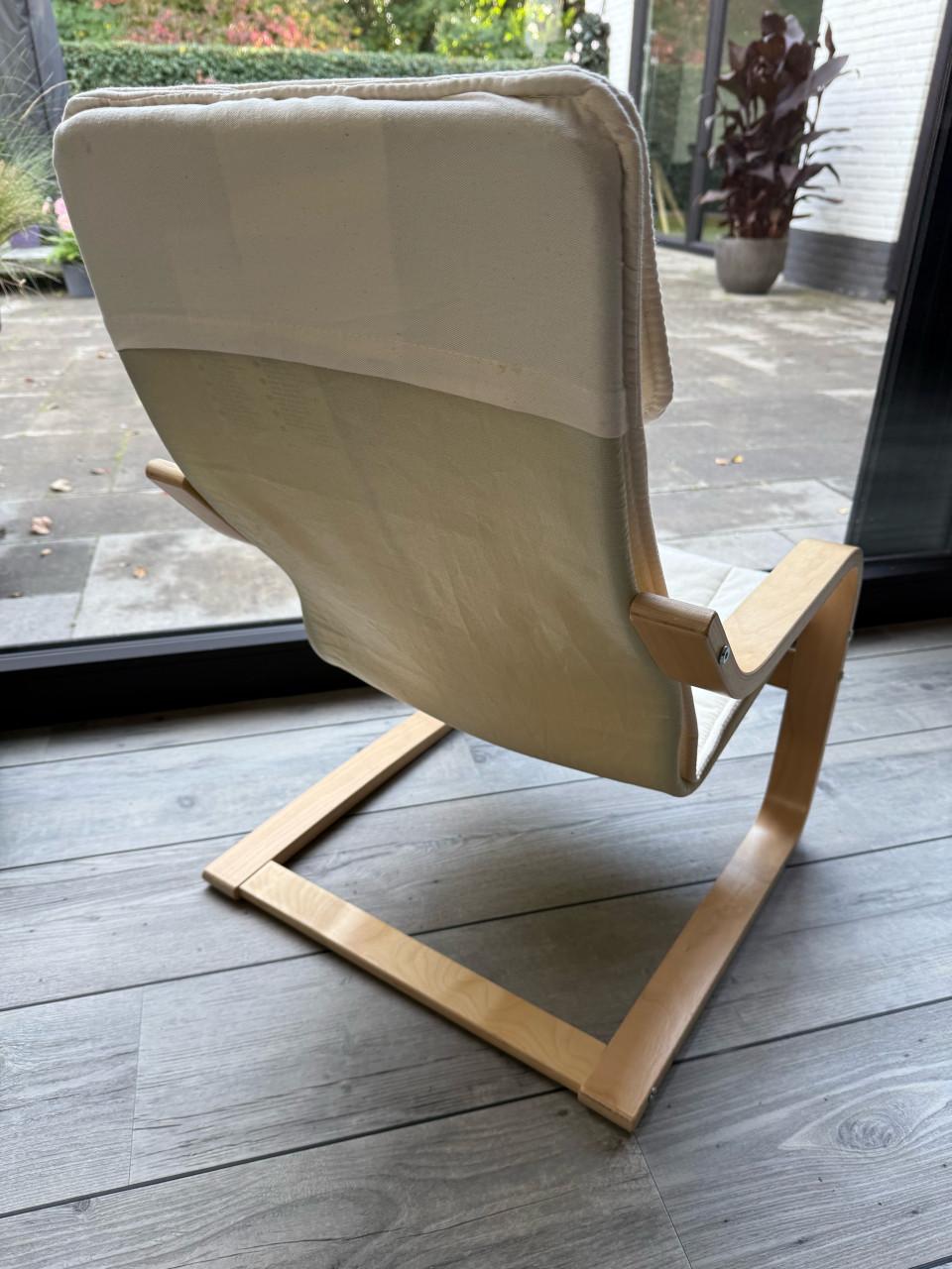 Comfortabele kinder fauteuil met houten frame