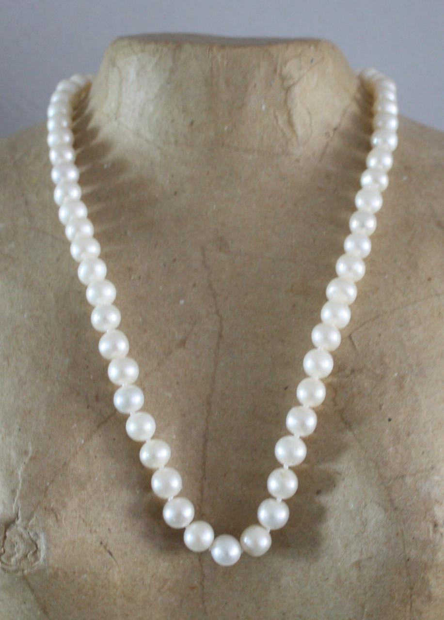 Witte parelketting