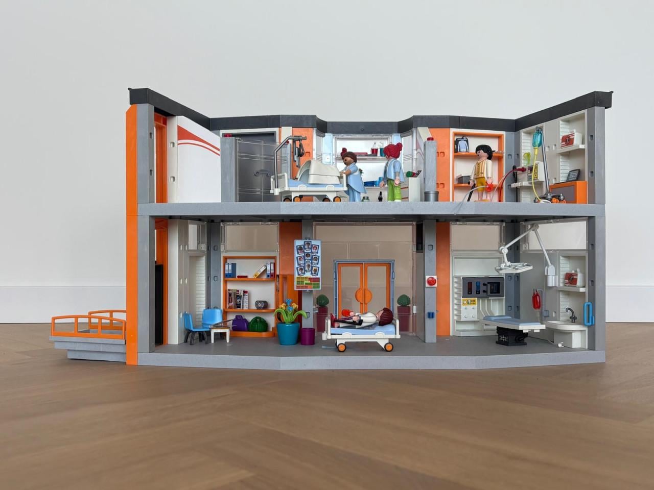 PLAYMOBIL 70190 City Life Groot ziekenhuis met inrichting