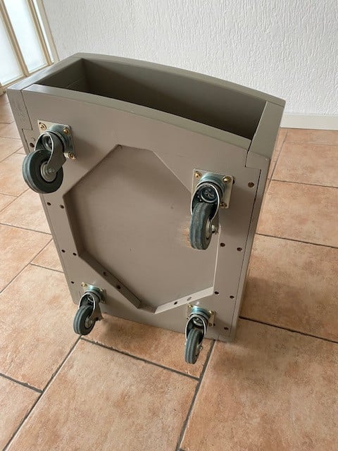 Diverse meubels, eettafel, salontafel, staande kast, tv meubel en dressoir