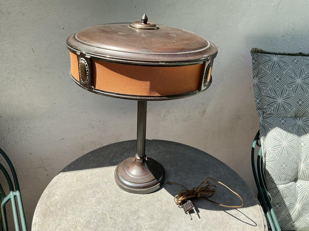 Amsterdamse school/ art deco lamp