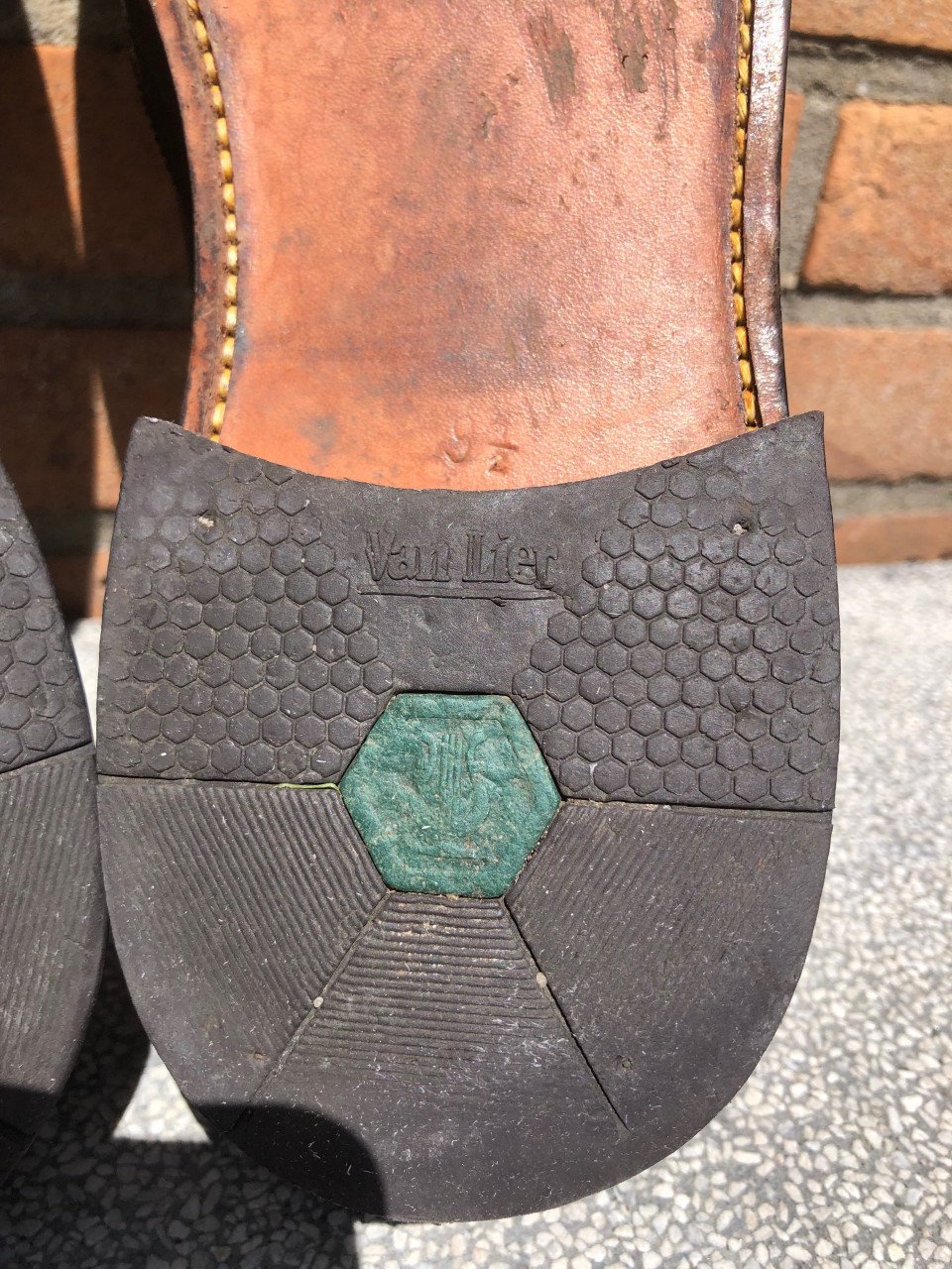 Van Lier schoenen maat 9,5 is 43,5.