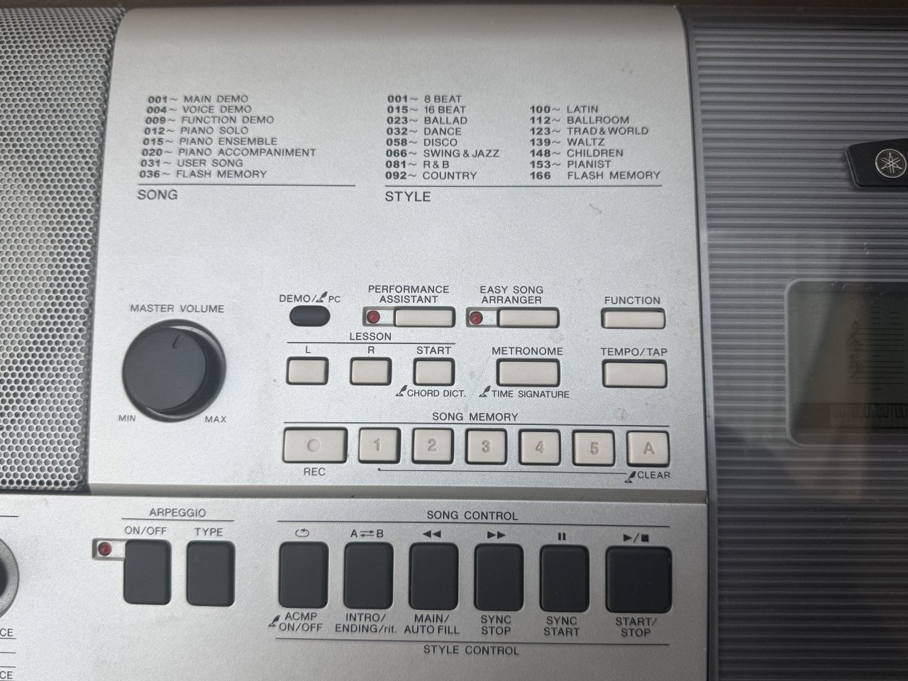 Keyboard Yamaha PSR E413