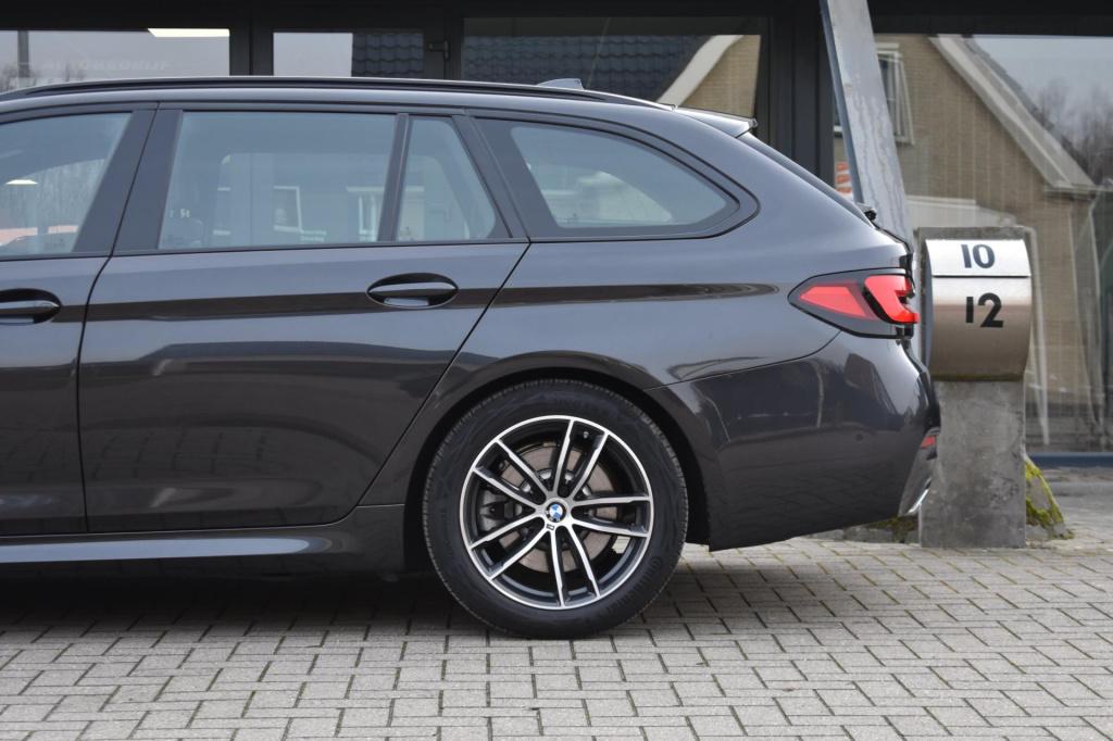 BMW 5 Serie touring 520i m-sport | laserlight | nap | dealer onderhouden | 