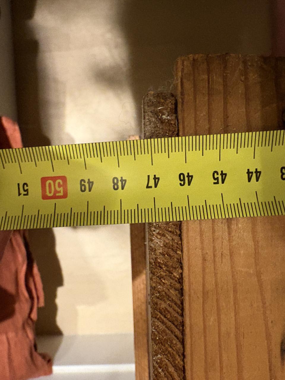 Verschillende kisten en bijzettafels