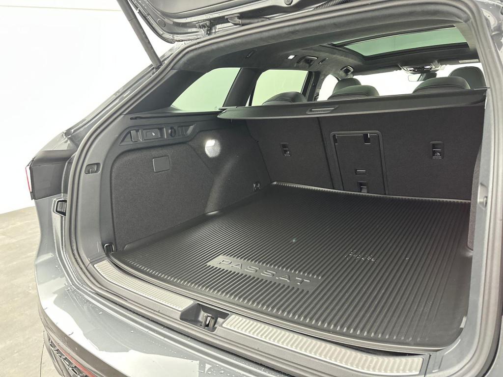 Volkswagen Passat r-line edition plug in hybride 204 pk black style plus pa