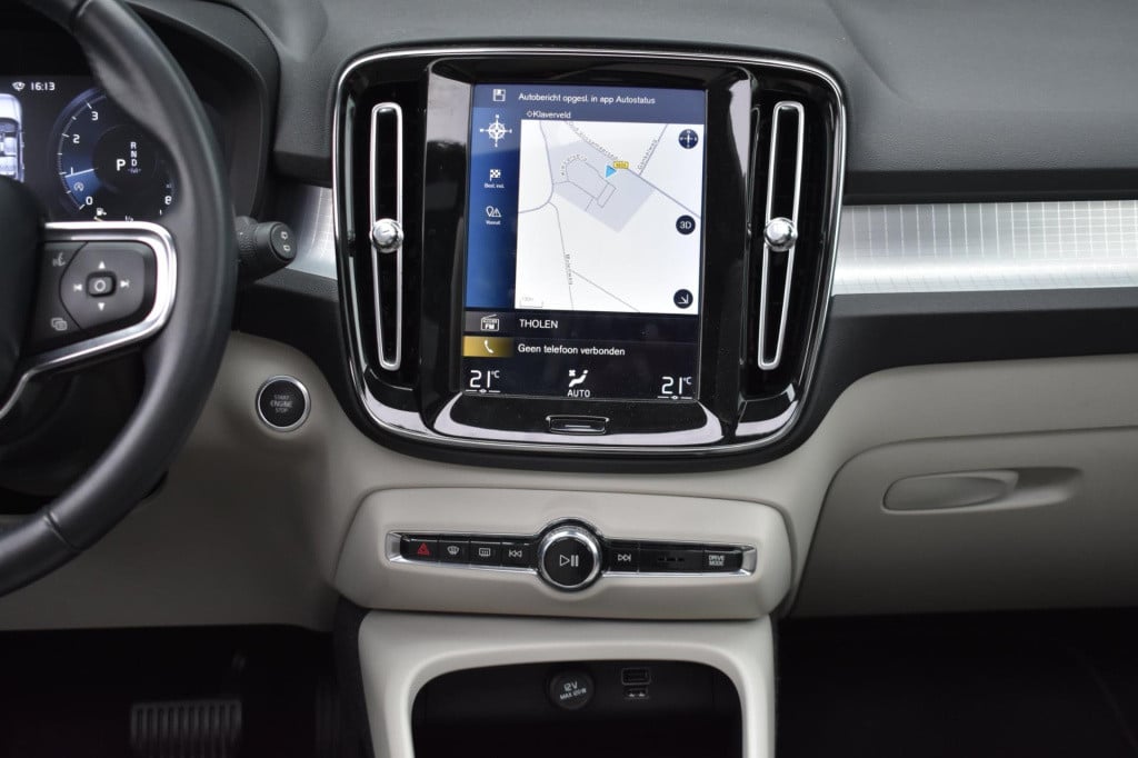 Volvo XC40 1.5 t3 momentum pro | pano | camera | apple carplay | android au