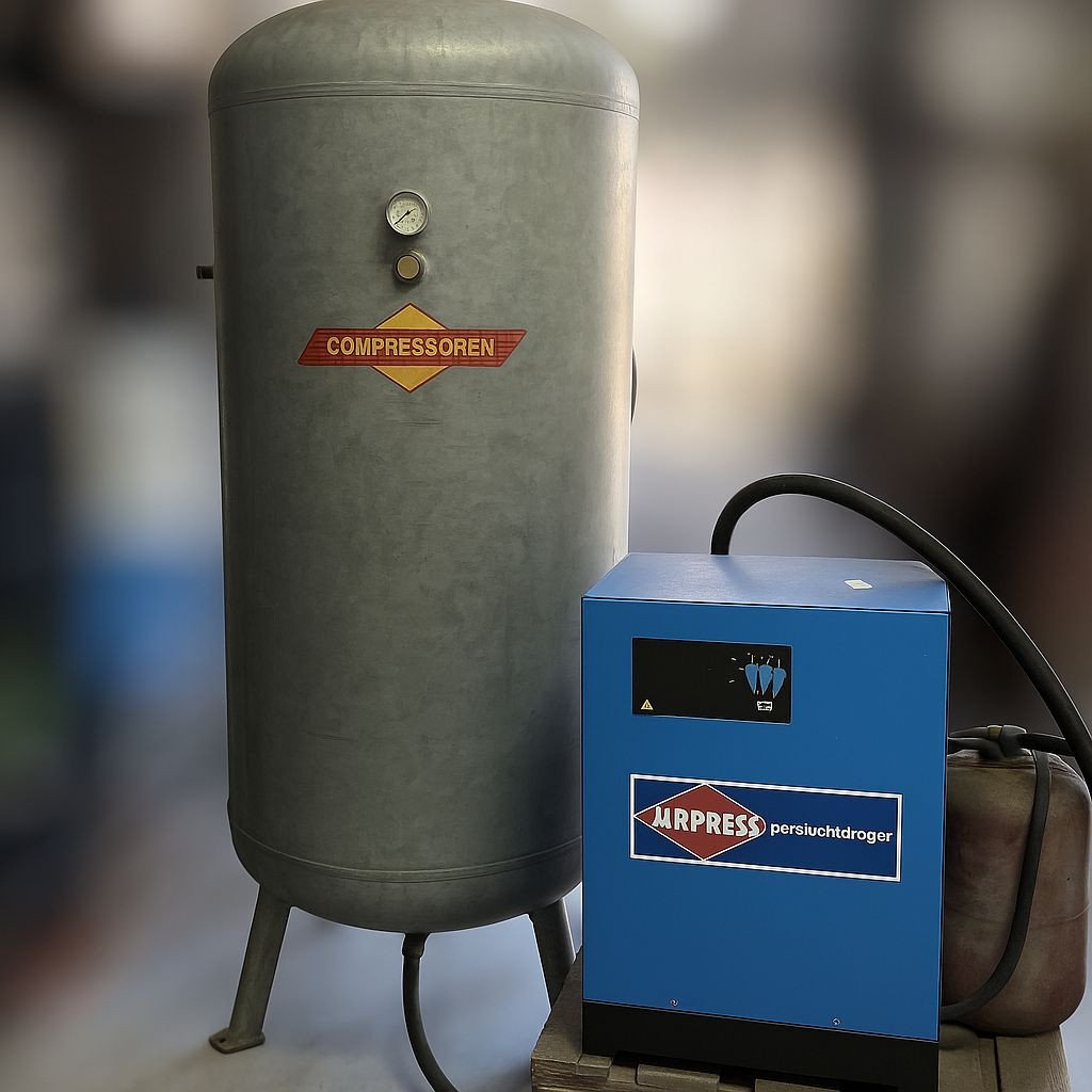 Schroefcompressor – Airpress APS30B en 900L buffertank & persluchtdroger