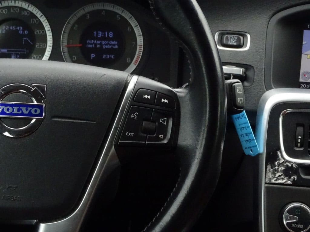 Volvo V60 2.0t momentum automaat | 200 pk | trekhaak