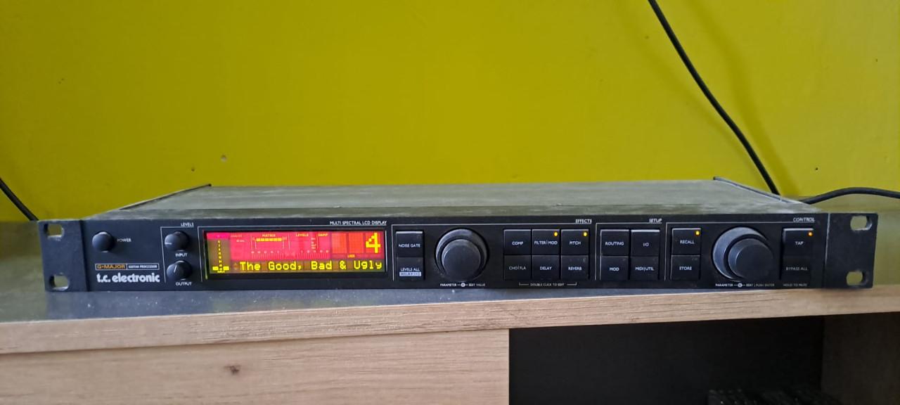 Sansamp bassdriver di RBI, TC Electronic G-Major en Rocktron Velocity 300