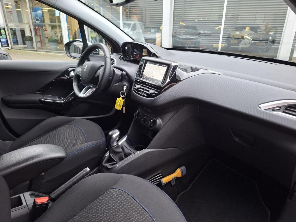 Peugeot 208 1.2 signature nav/airco/cruise/park