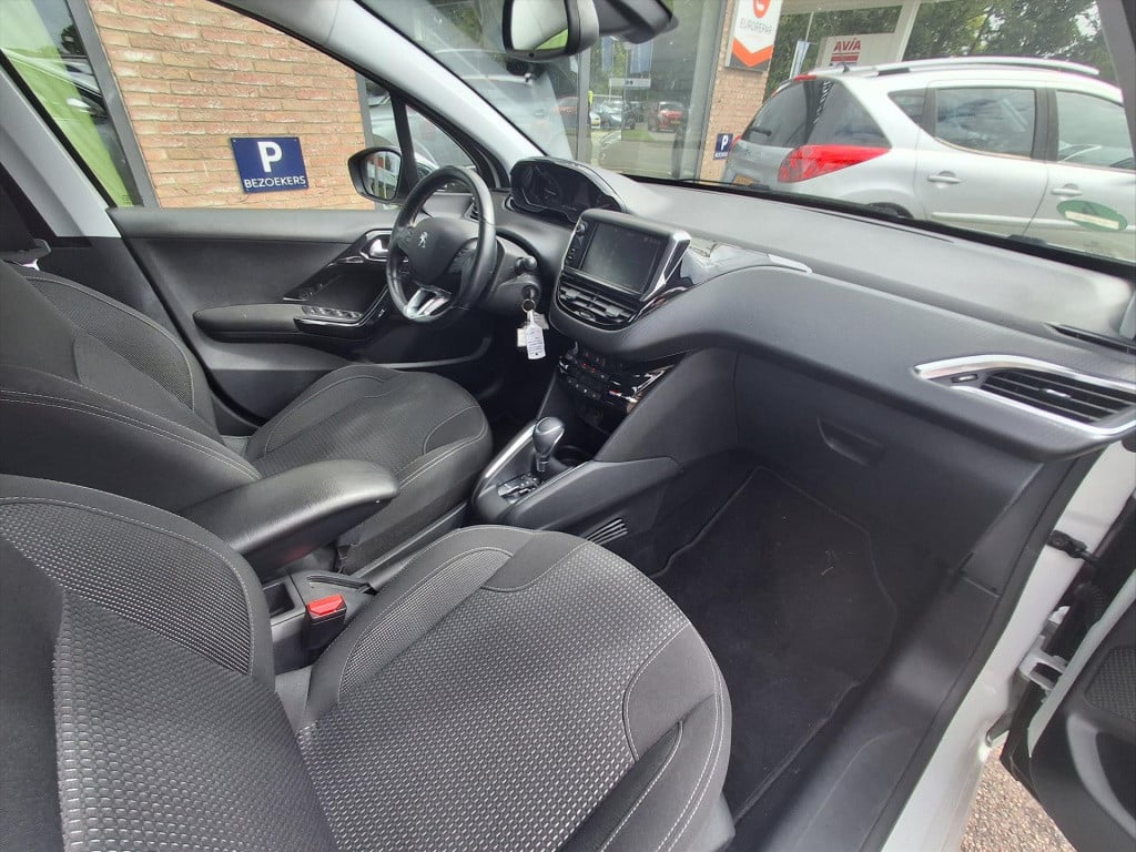 Peugeot 208 allure 1.2-110pk 5d (vol)automaat(eat6) navigatie | apple carpl