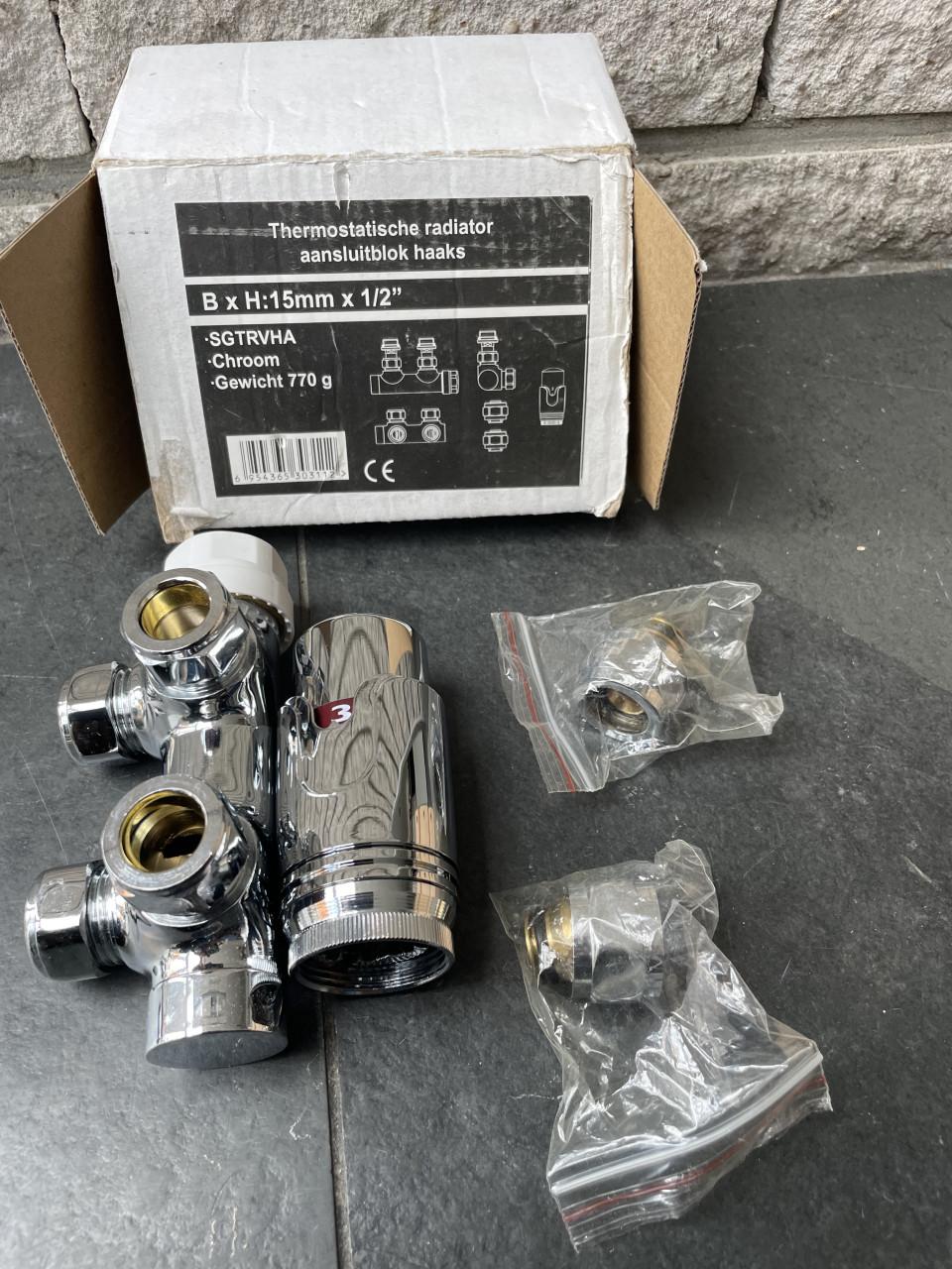 Thermostatische radiator aansluitblok haaks