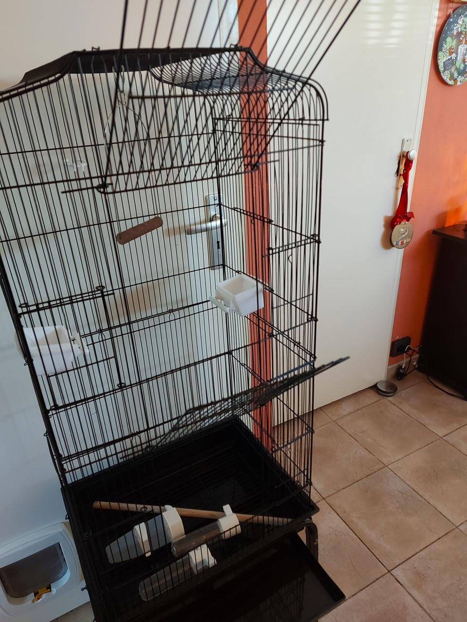 Mooie verrijdbare vogelkooi