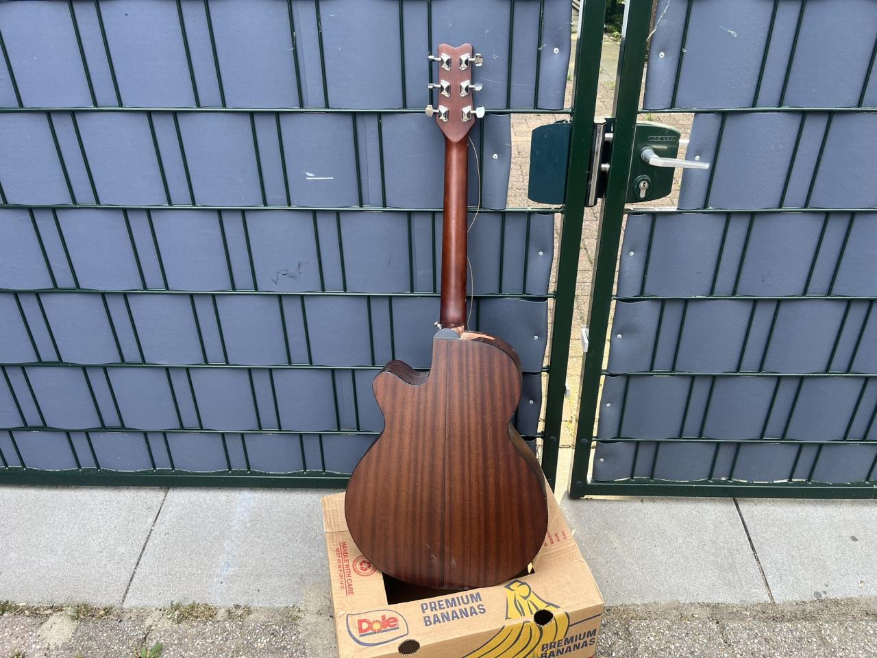Gitaar Jasmine type C34C zonder standaard en hoes