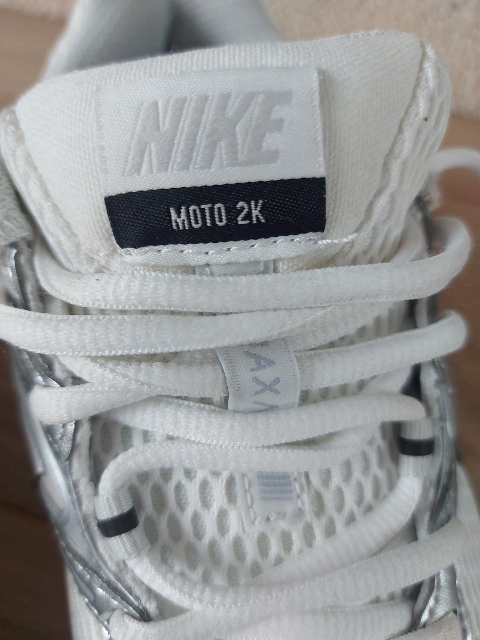 Nike air max moto 2k
