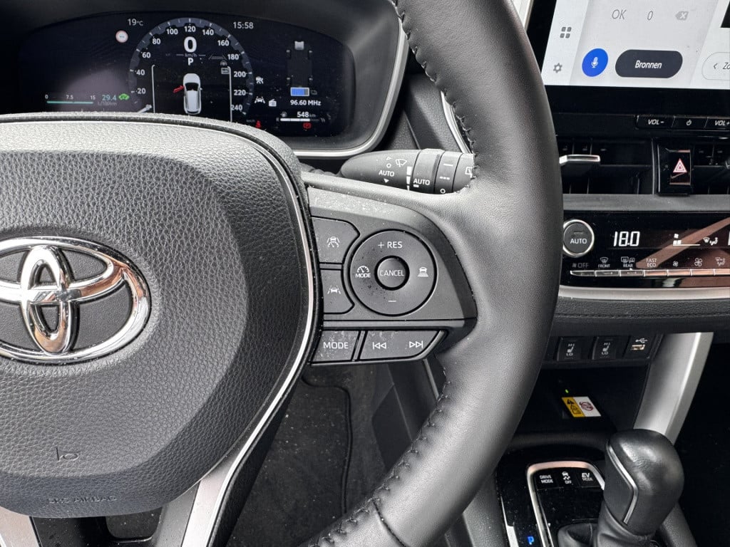Toyota Corolla Cross 2.0 high power hybrid first edition | apple carplay |