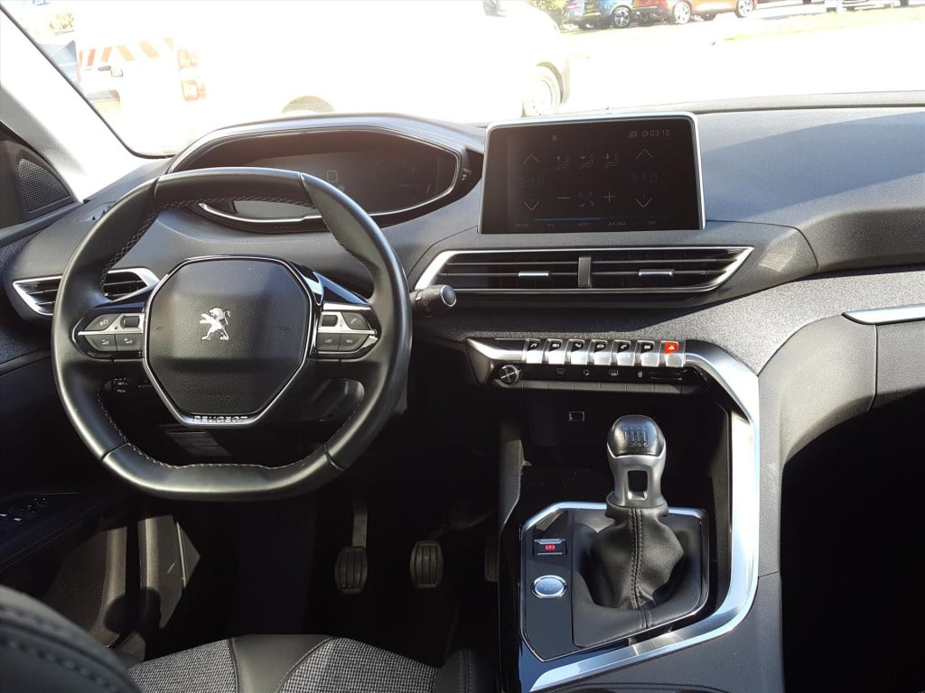 Peugeot 3008 1.2pt 130pk allure trekhaak | navi | apple carplay & android a