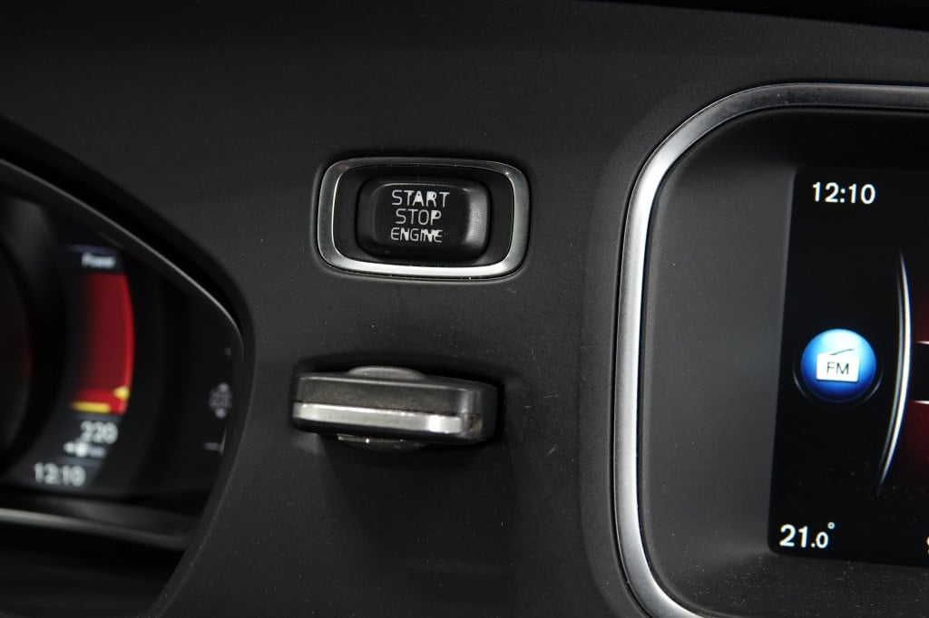Volvo V40 2.0 t3 momentum | cruise | pdc | leder |