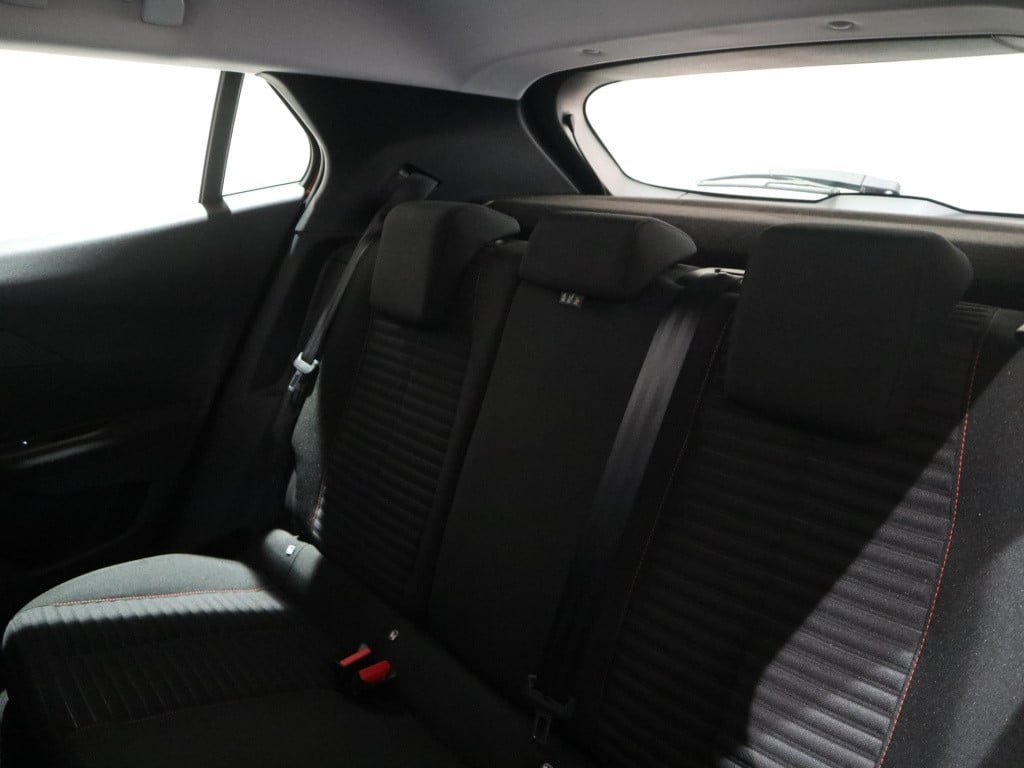 Peugeot E-2008 ev active 50 kwh | 31.000km! | navigatie | apple carplay/and
