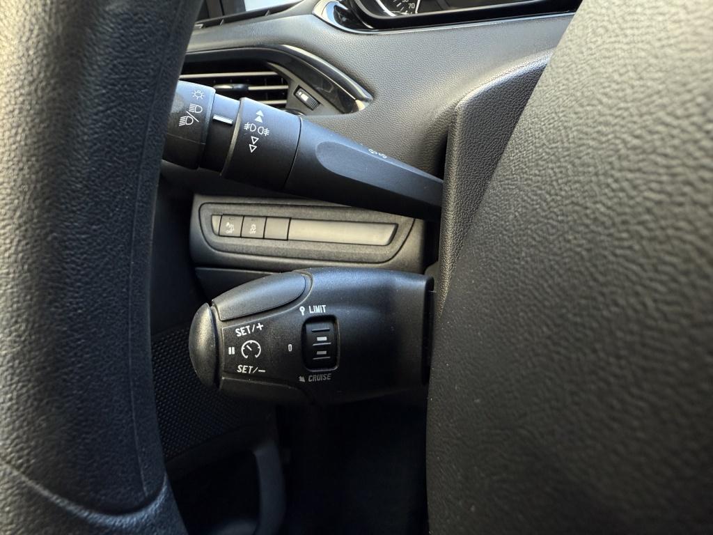 Peugeot 208 1.2 vti active // schermradio //