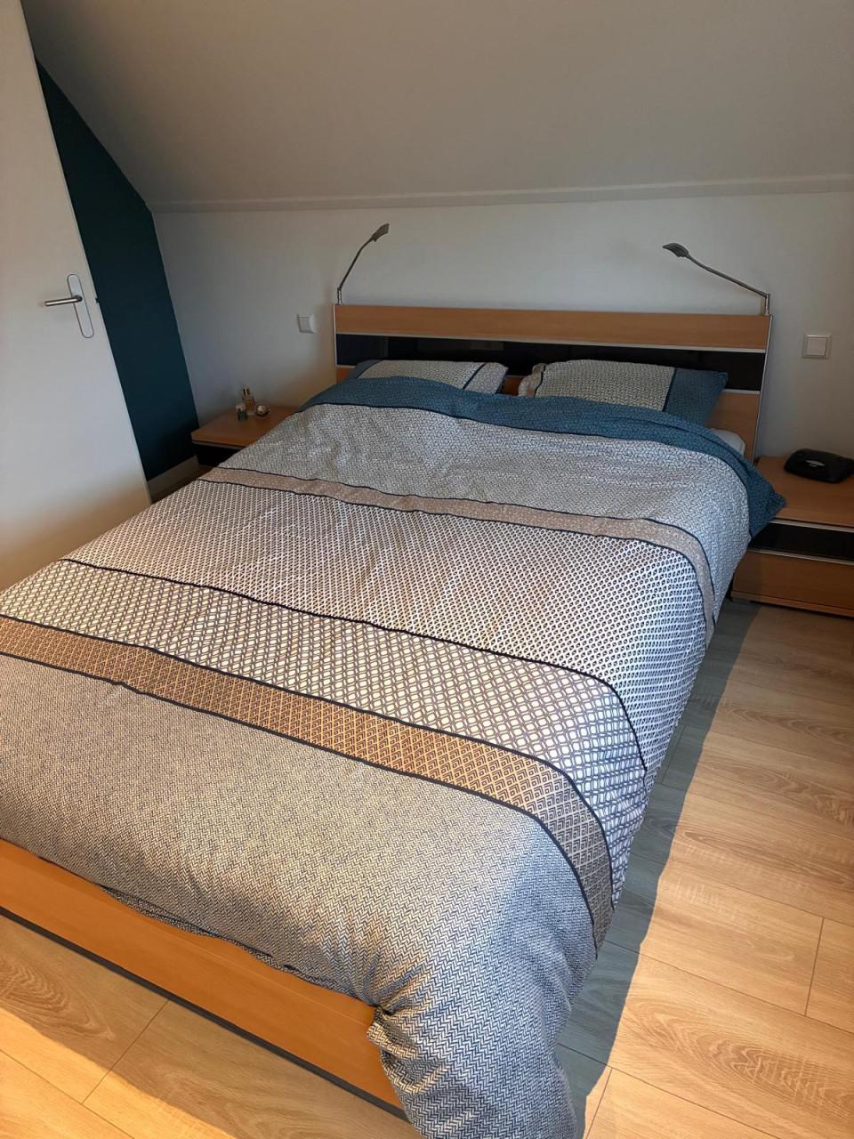Bed 160x220 met 2 lattenbodems