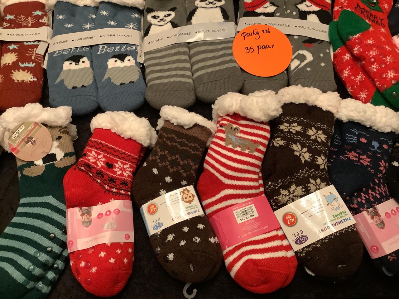 Partij super leuke kinder fluffy huissokken. ( partij 226)