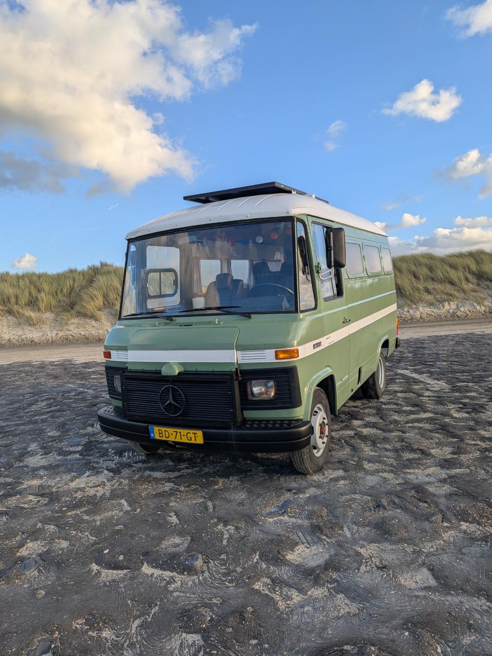 Mercedes 407d belastingvrij. Buscamper