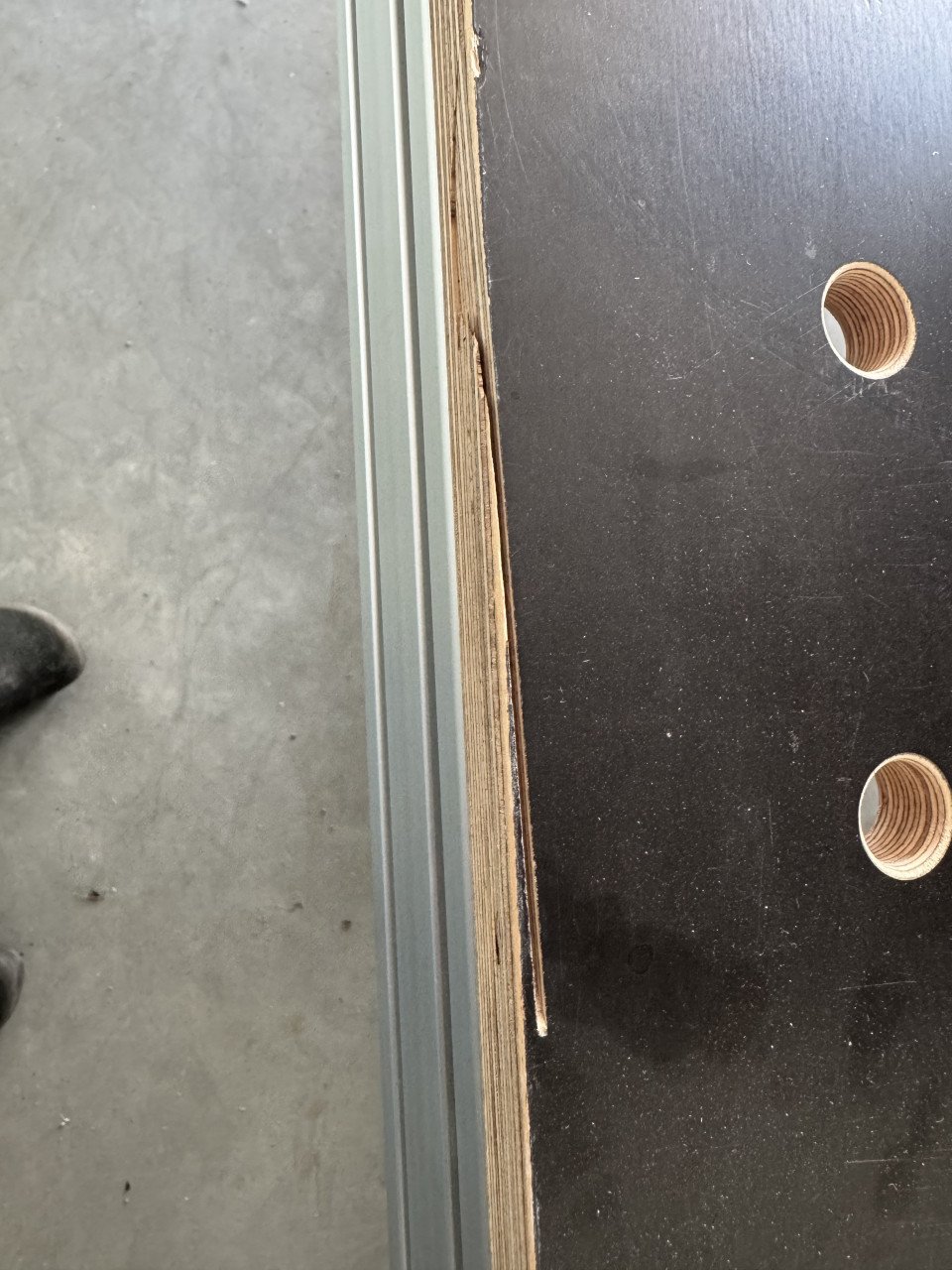 Werkbank met gatenpatroon