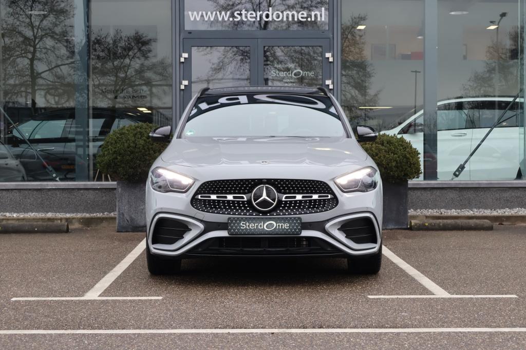 Mercedes-Benz Gla-klasse 180 amg line i 2025 i panorama dak i manufaktur al