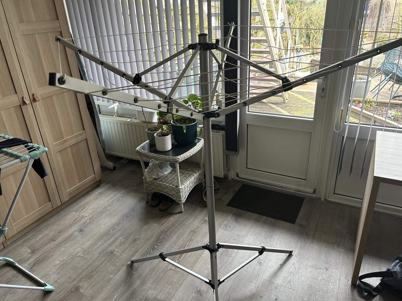 Droogmolen met voet en tas