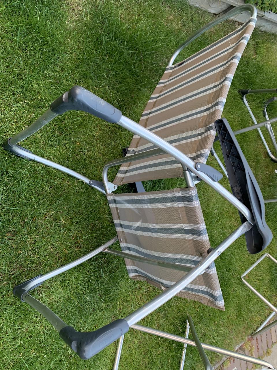 4 Crespo campingstoelen, verstelbaar, en 2 bijpassende voetenbankjes
