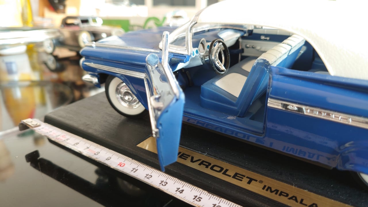 Chevrolet Impala 1959 1:18 Road Legends