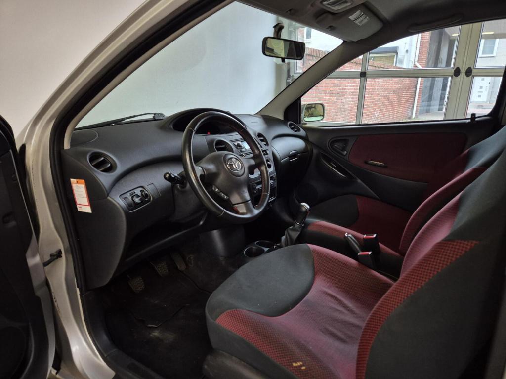 Toyota Yaris 1.3 vvt-i s-line