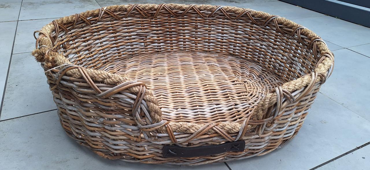 Gratissss rieten hondenmand