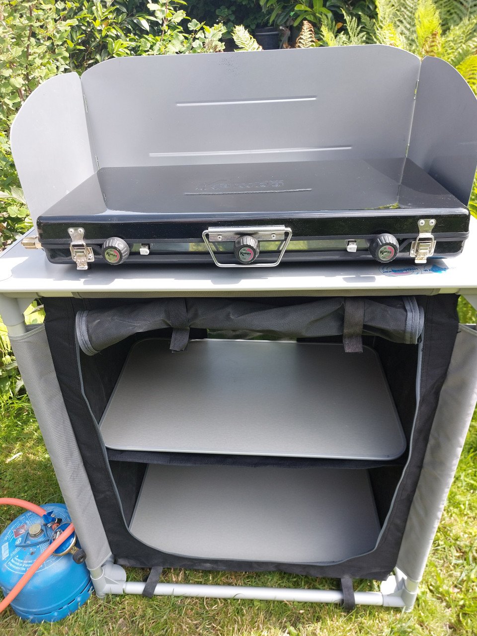 Campingkast met gaskookstel en campingaz