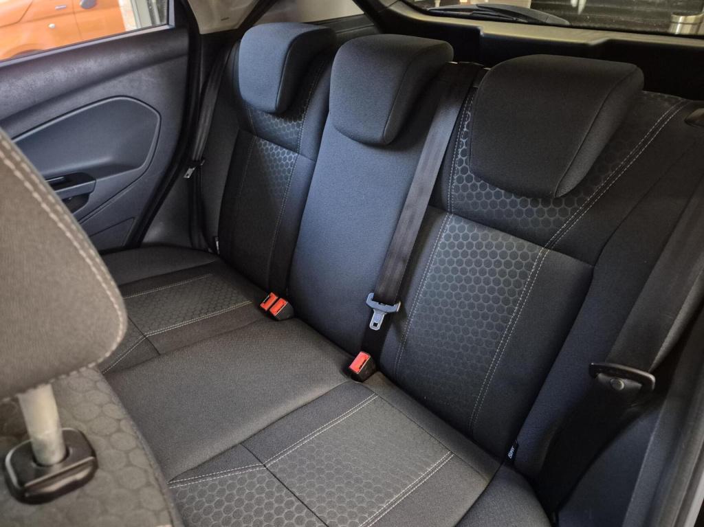 Ford Fiesta 1.4 titanium / automaat / nieuwe distriebutieriem