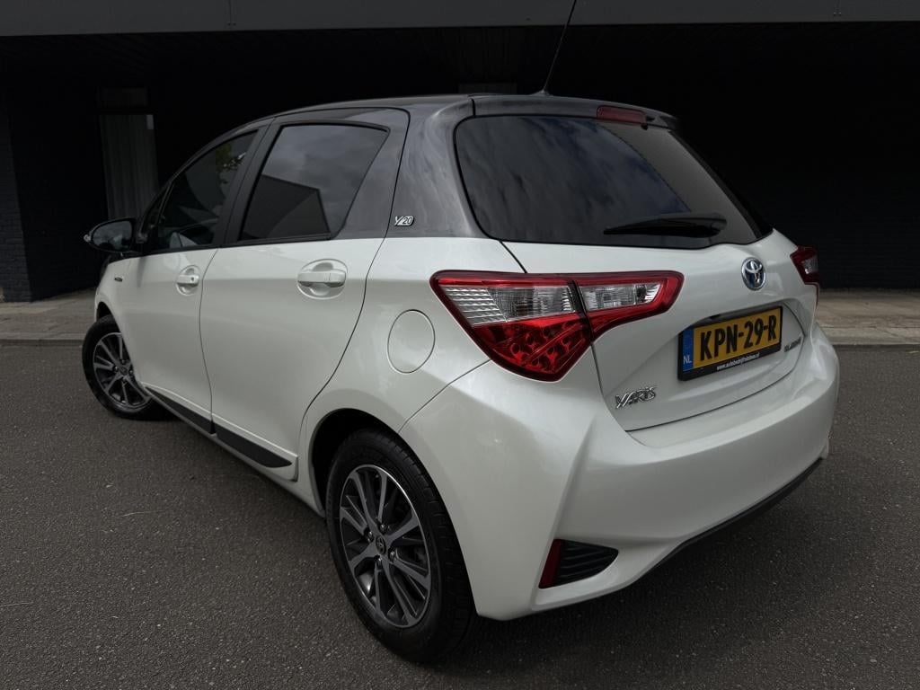 Toyota Yaris 1.5 hybrid - luxe y20 uitvoering - parelmoer wit -