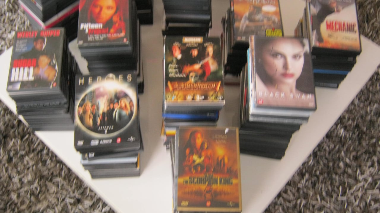 TE KOOP RUIM 250 DVD VOOR ALLEMAAL 50 EURO