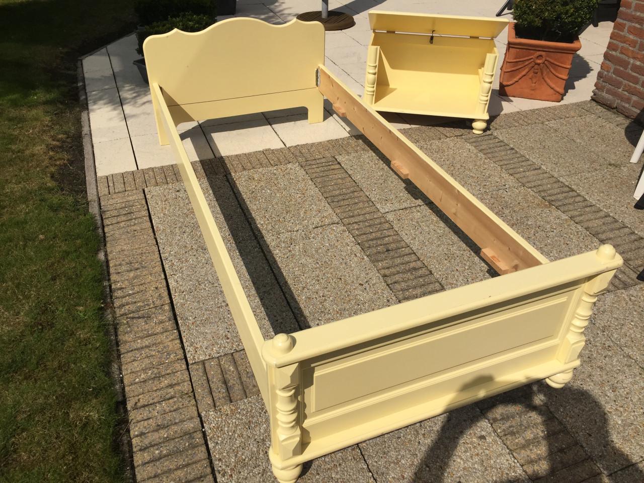 Houten kleuter, kinder bed, geel